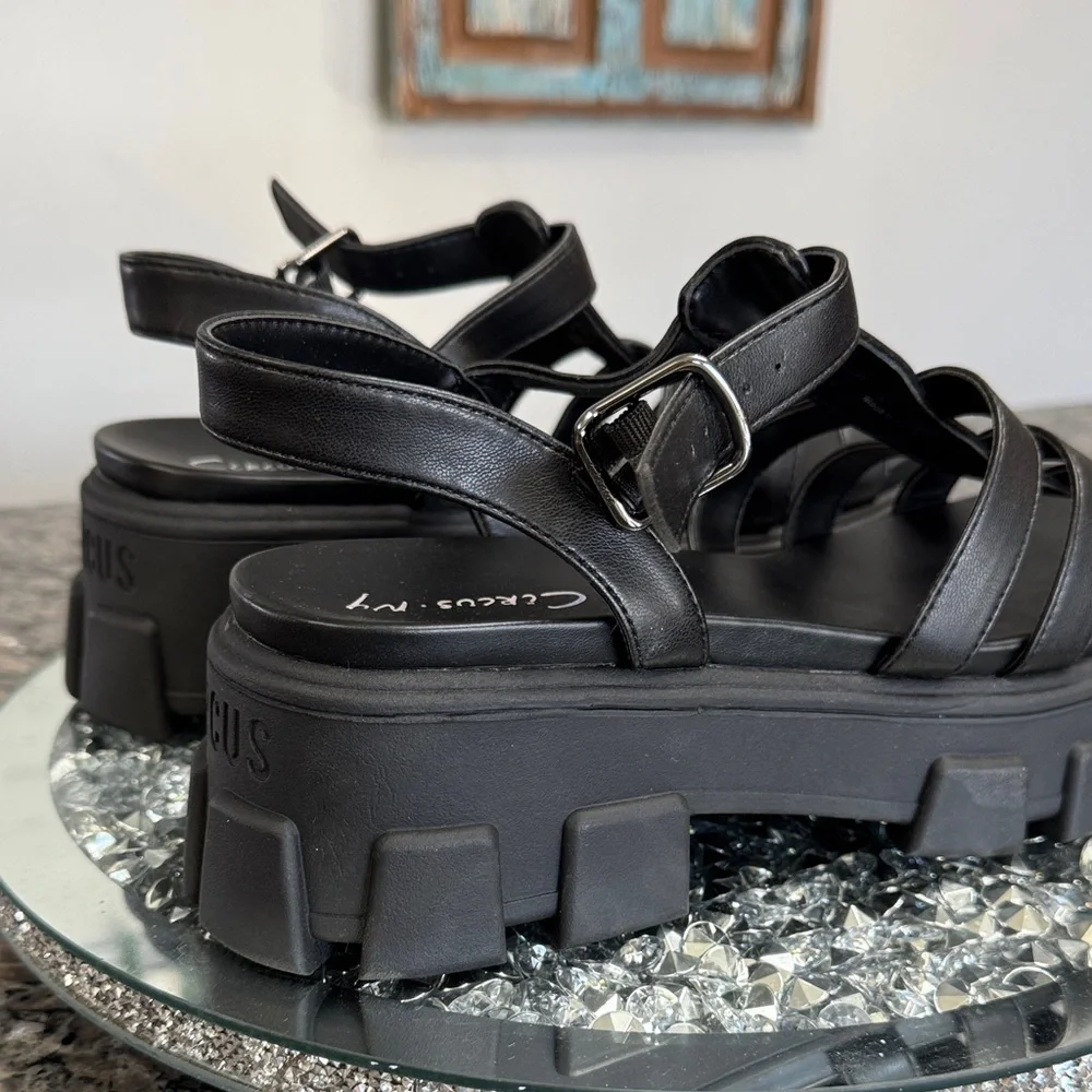 Circus NY Black Platform Sandals NEW 10